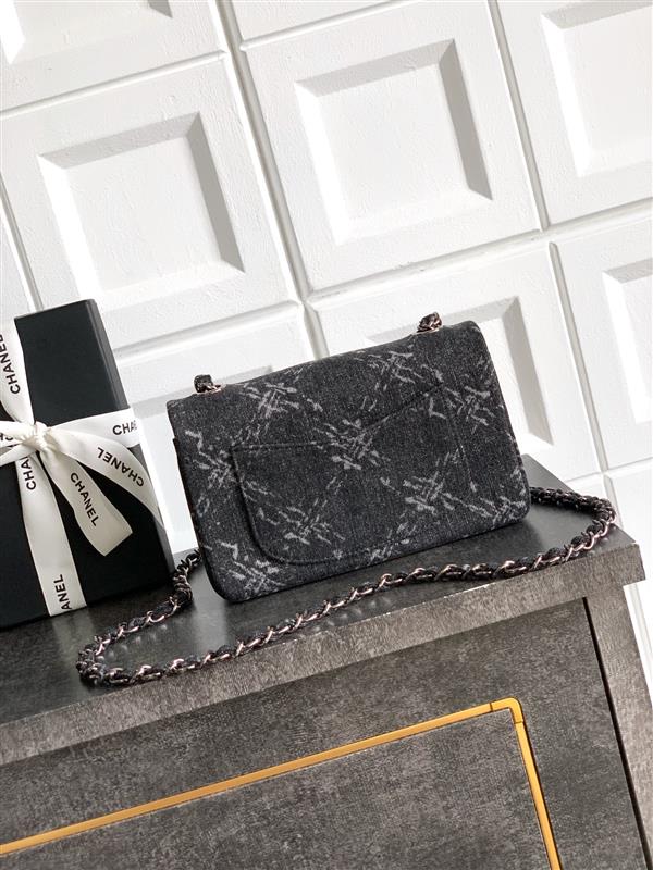 2026127205655676 700